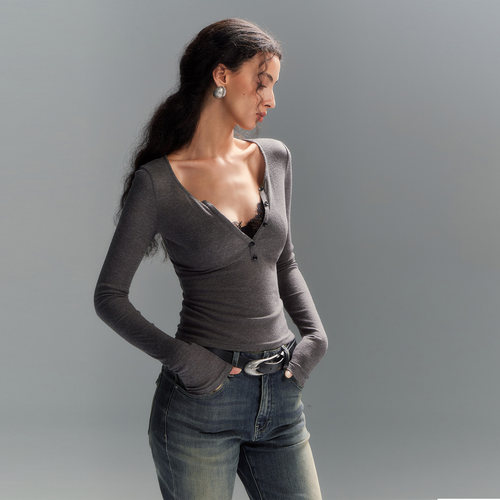 PynkiSwear 灰色/绿色莱赛尔V领蕾丝拼接T恤修身假两件针织上衣女