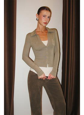 PynkiSwear 淡黄色/摩卡色V领假两件修身长袖T恤撞色翻领打底上衣