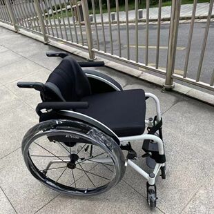 中进431L运动轮椅折叠轻便家用代步老年手动老人多功能式便携