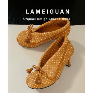 黄色设计感浅口圆头粗跟单鞋 复古波点蝴蝶结翻领高跟鞋 女2026新款