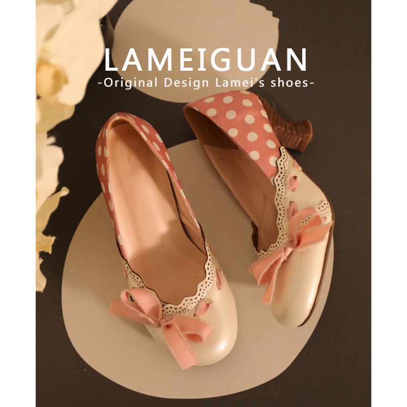 粉色蝴蝶结波点圆头高跟鞋女2026春季新款绝美雕花纹浅口粗跟单鞋