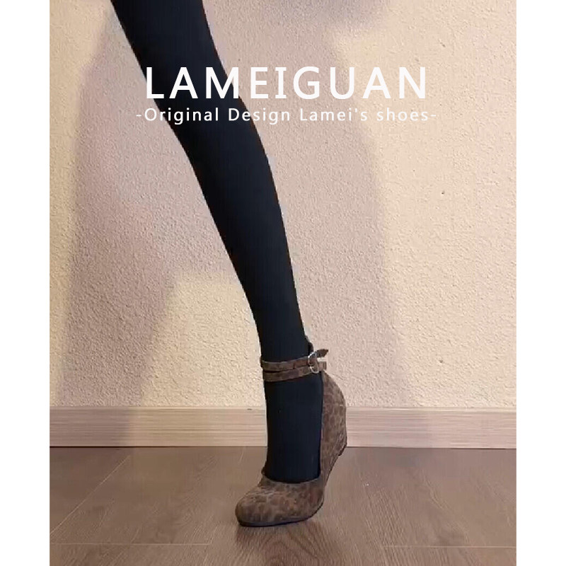 性感豹纹扣带坡跟玛丽珍鞋女春2026新款法式浅口圆头高跟鞋不累脚