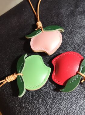 手工皮具挂件真皮包挂件高级感桃子