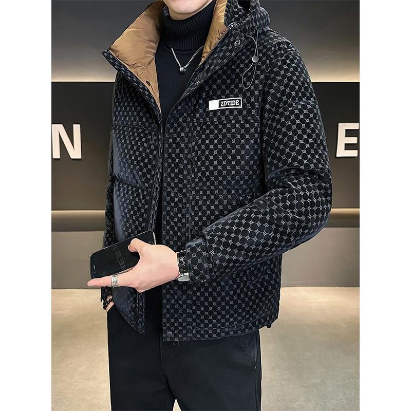 冬季时尚品牌男子皮革羽绒服2025新印花修身短男子连帽加厚白色鸭