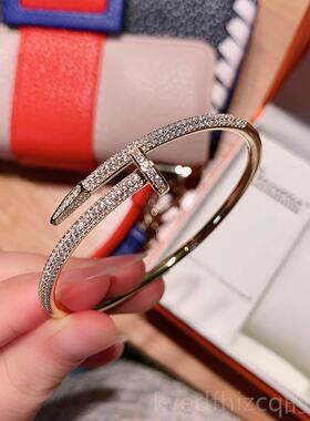新款高定版纯高9端大气时尚百同搭25银镶钻钉子手镯开口网红明星