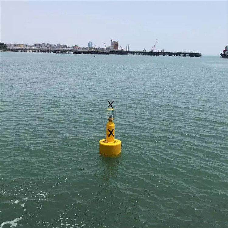 供应海上警示航道浮漂带太阳灯水上载体滚塑PE浮标