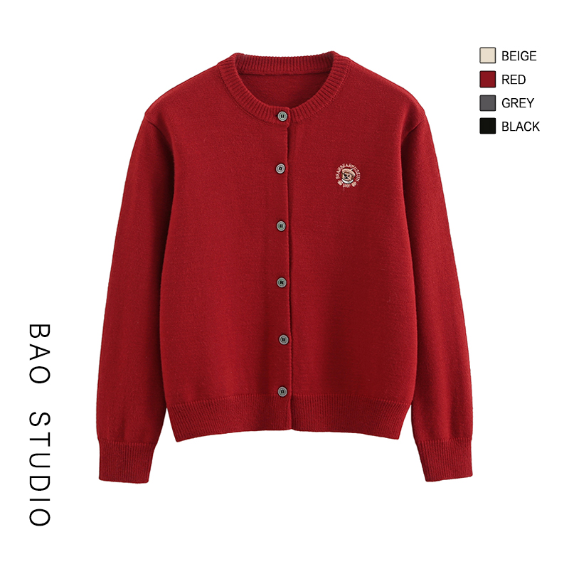 圆领纽扣刺绣羊毛衫毛衣