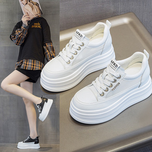 小白鞋女百搭小个子2025夏新款轻便松糕板鞋厚底内增高女鞋休闲鞋