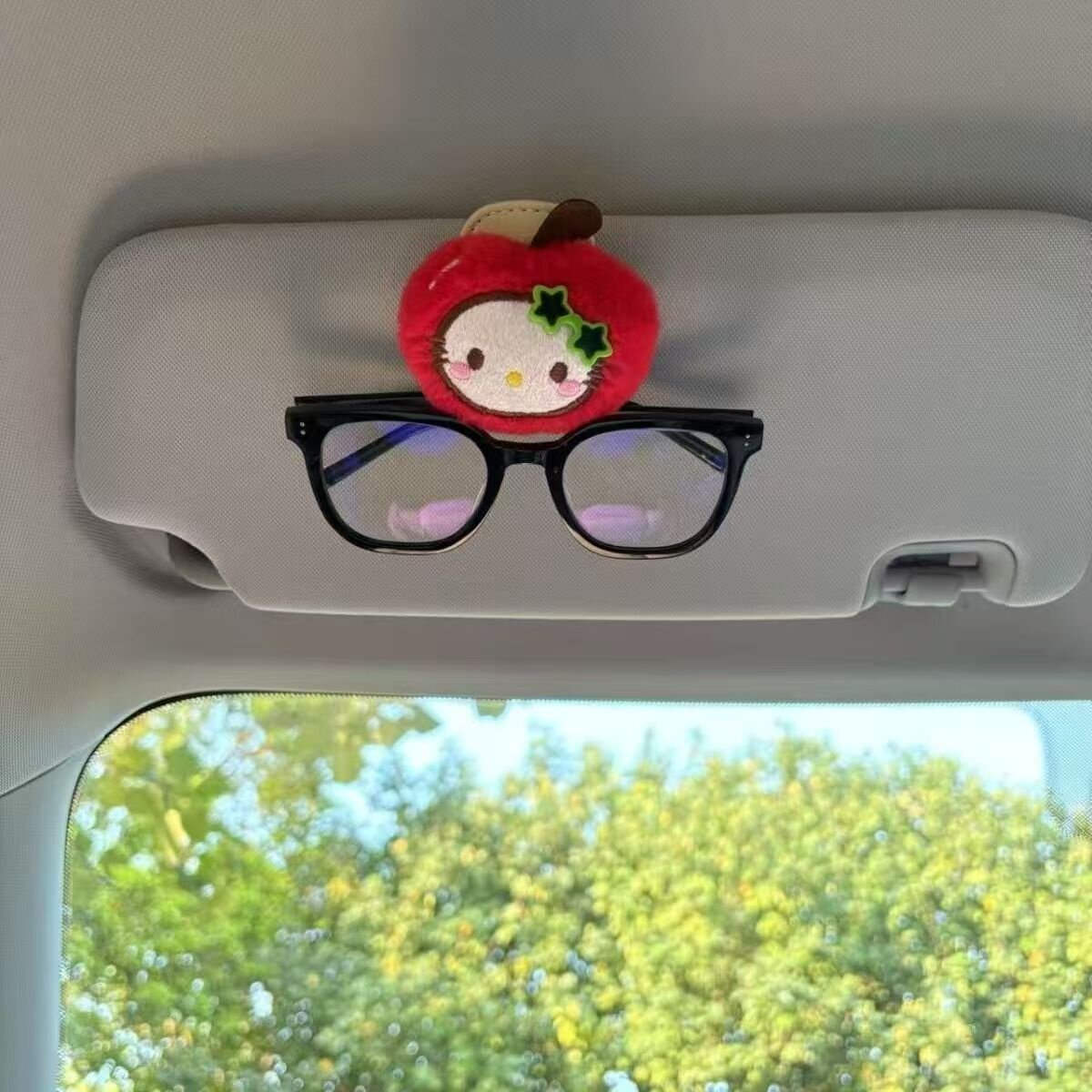 车载Kitty苹果眼镜夹收纳摆件
