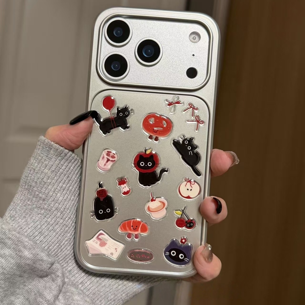 气球小黑猫diy贴纸电镀银适用iPhone17promax手机壳15新款17pro网红女款13创意全包防摔16pro超好看17保护套