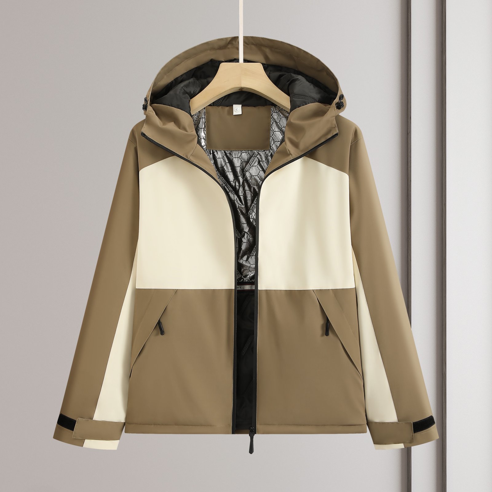 2025秋冬季户外运动风男士冲锋衣防水防风连帽拼接撞色宽松外套潮