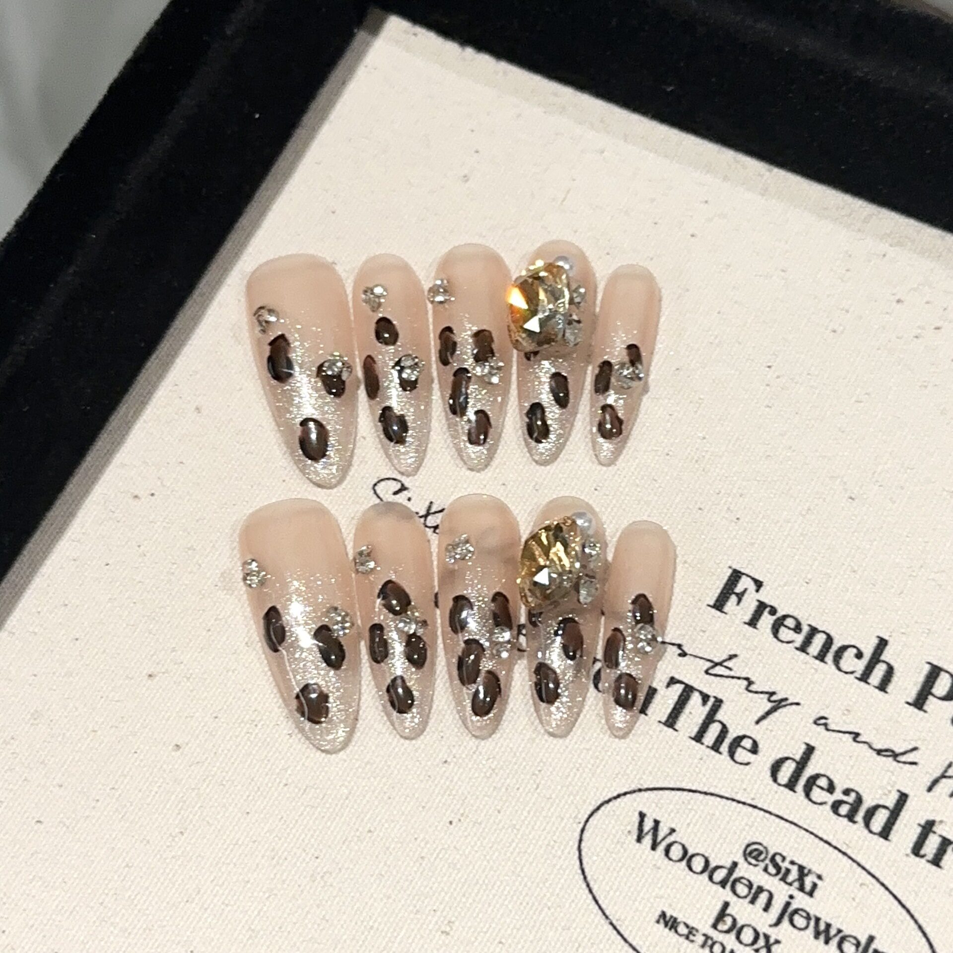 纯手工穿戴甲片高级感豹纹裸粉色美甲棕色大钻气质显白轻奢华