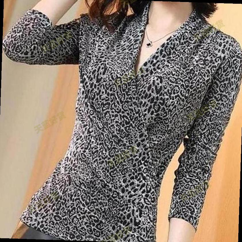 气质V领豹纹印花长袖T恤女修身洋气打底衫上衣加厚保暖中年妈妈