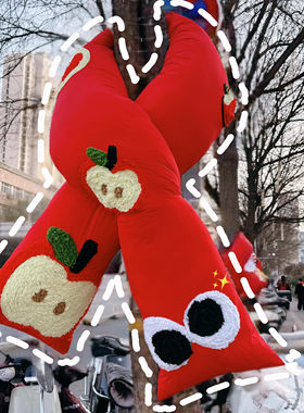 巨型针织苹果造型大树围巾商场景区保暖装饰大树定制装置新年打卡