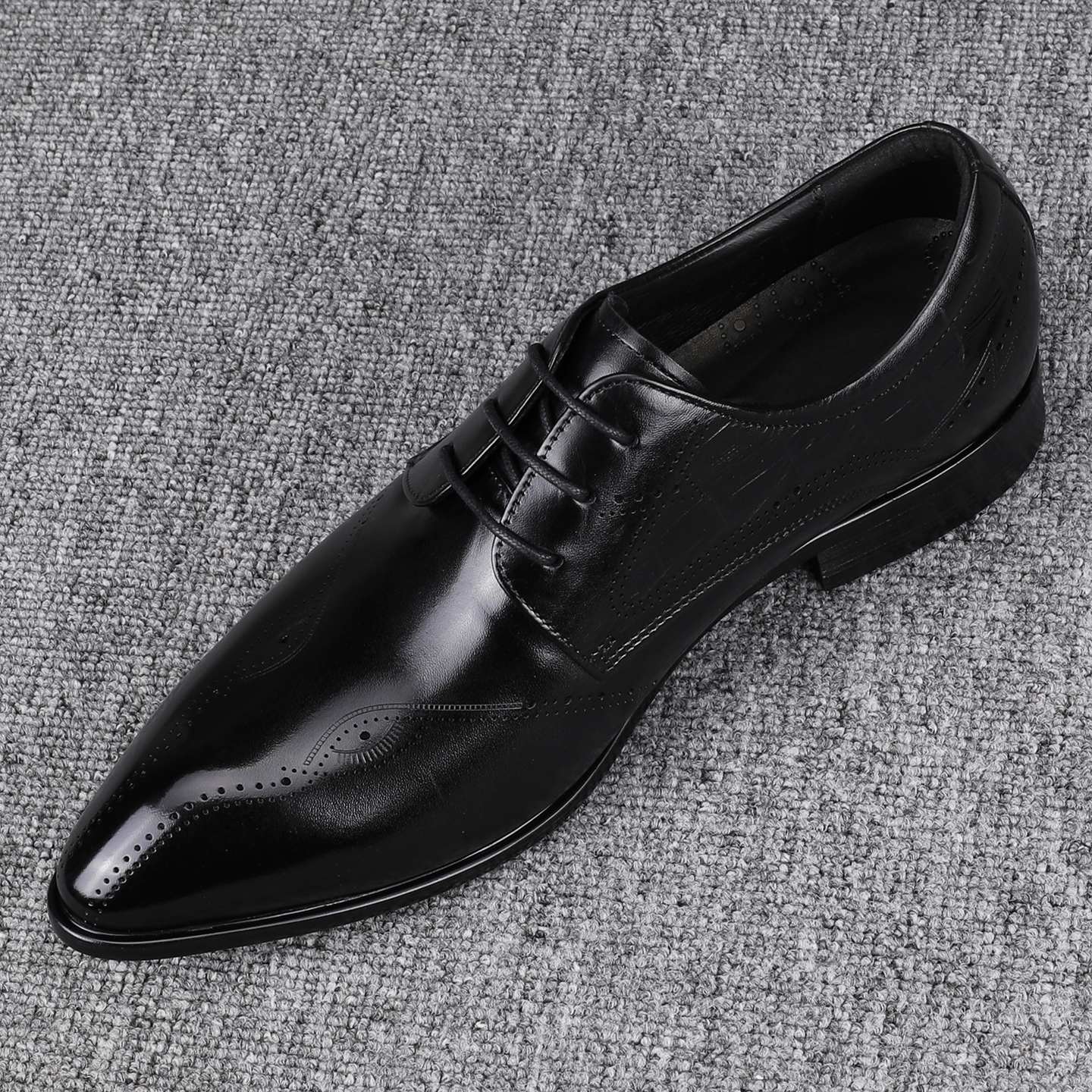 广州纯皮高端男鞋2025新款时尚尖头商务真皮布洛克雕花休闲皮鞋男