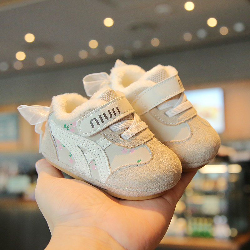 冬季新款加厚绒加厚女宝宝保暖0-1岁婴儿软底防滑百搭公主学步鞋