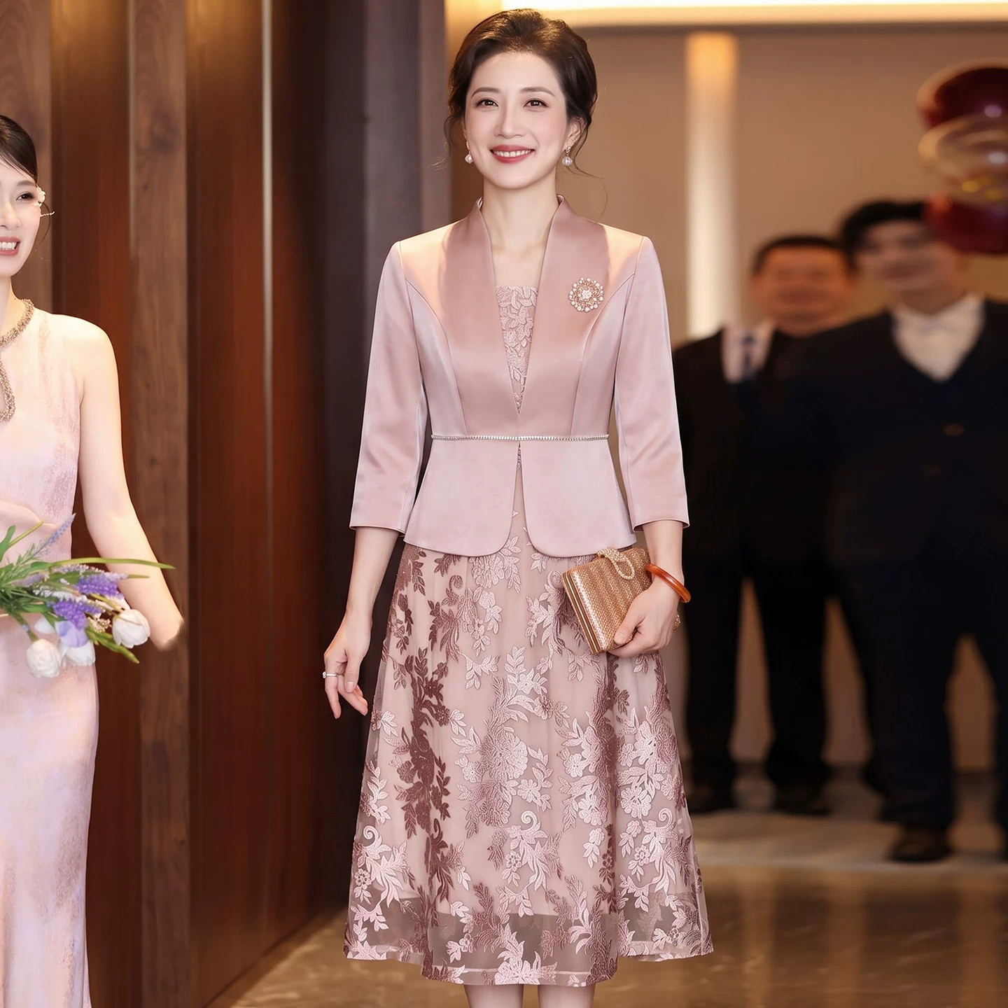 高端妈妈婚宴礼服九十月份结婚喜婆婆秋装2026新款假两件遮肚裙子