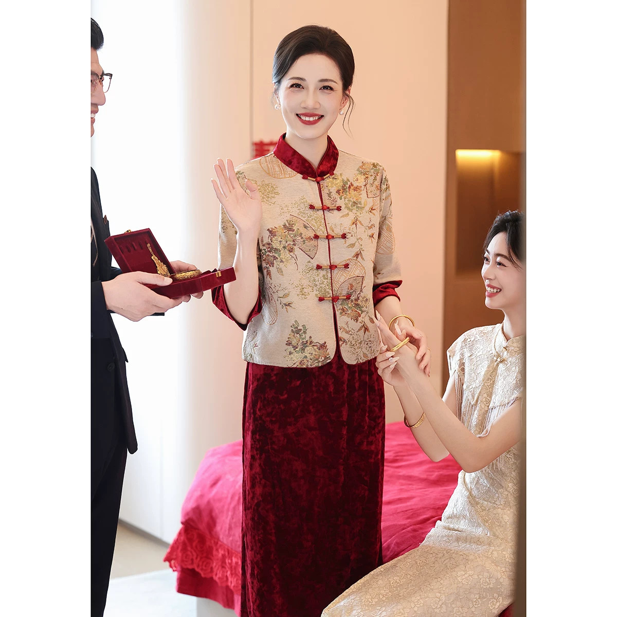 喜婆婆婚宴装2026新款年轻高贵礼服妈妈结婚小香风婚礼套装新年服