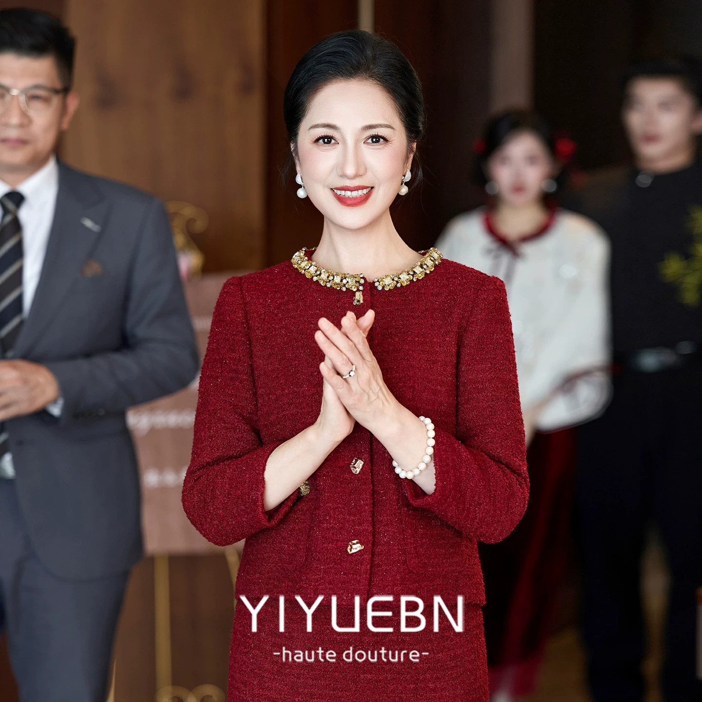 妈妈婚宴礼服高端轻奢喜婆婆结婚年轻红色小香风套装婚礼妈妈礼服