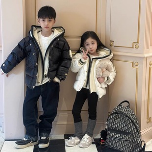 25冬季新款童装儿童徽章羽绒服假两件90鸭绒男女童连帽保暖面包服