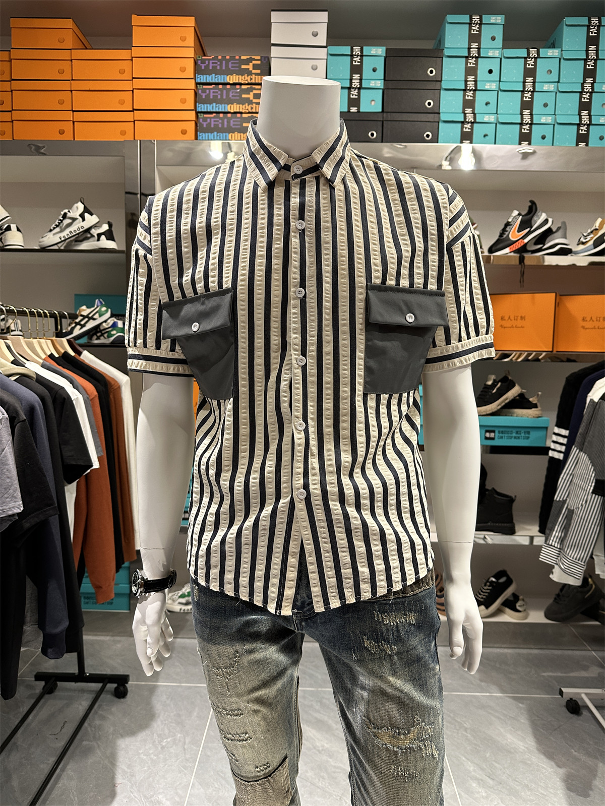 男生时尚条纹衬衫2026夏季新款宽松百搭衣服青少年ins短袖衬衣男