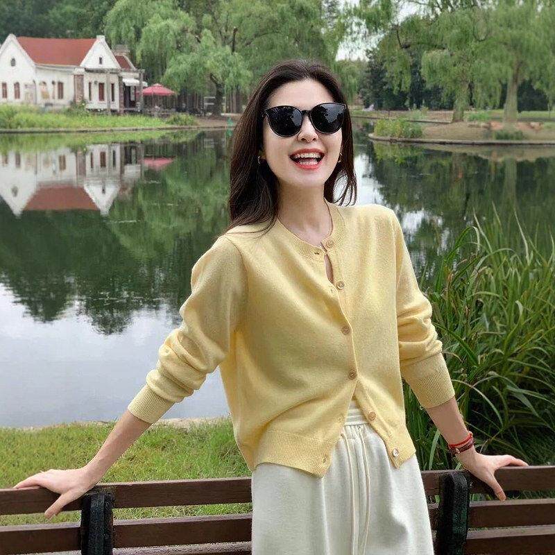 黄色羊绒针织开衫女2026春秋季新款圆领修身显瘦休闲短款毛衣外套