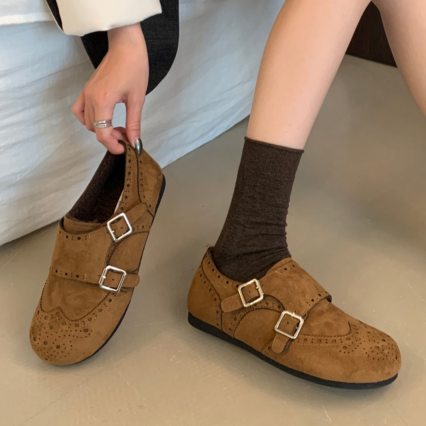 新款百搭懒人平底棕色加绒乐福鞋