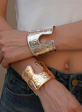 重工金属感褶皱镂空圆形开口手镯