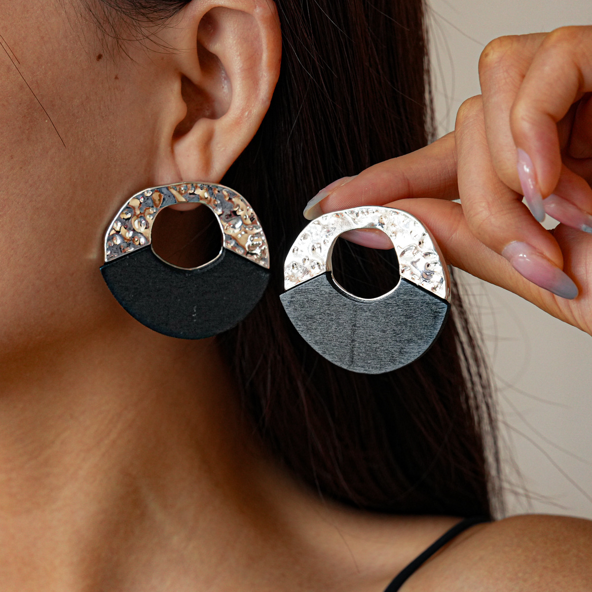 木头褶皱圆形镂空银针耳钉耳环女