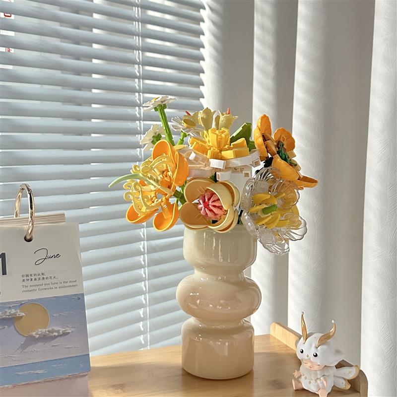 积木花束送男友新款永生花束玫瑰花积木仿真花高级感摆件手捧花送