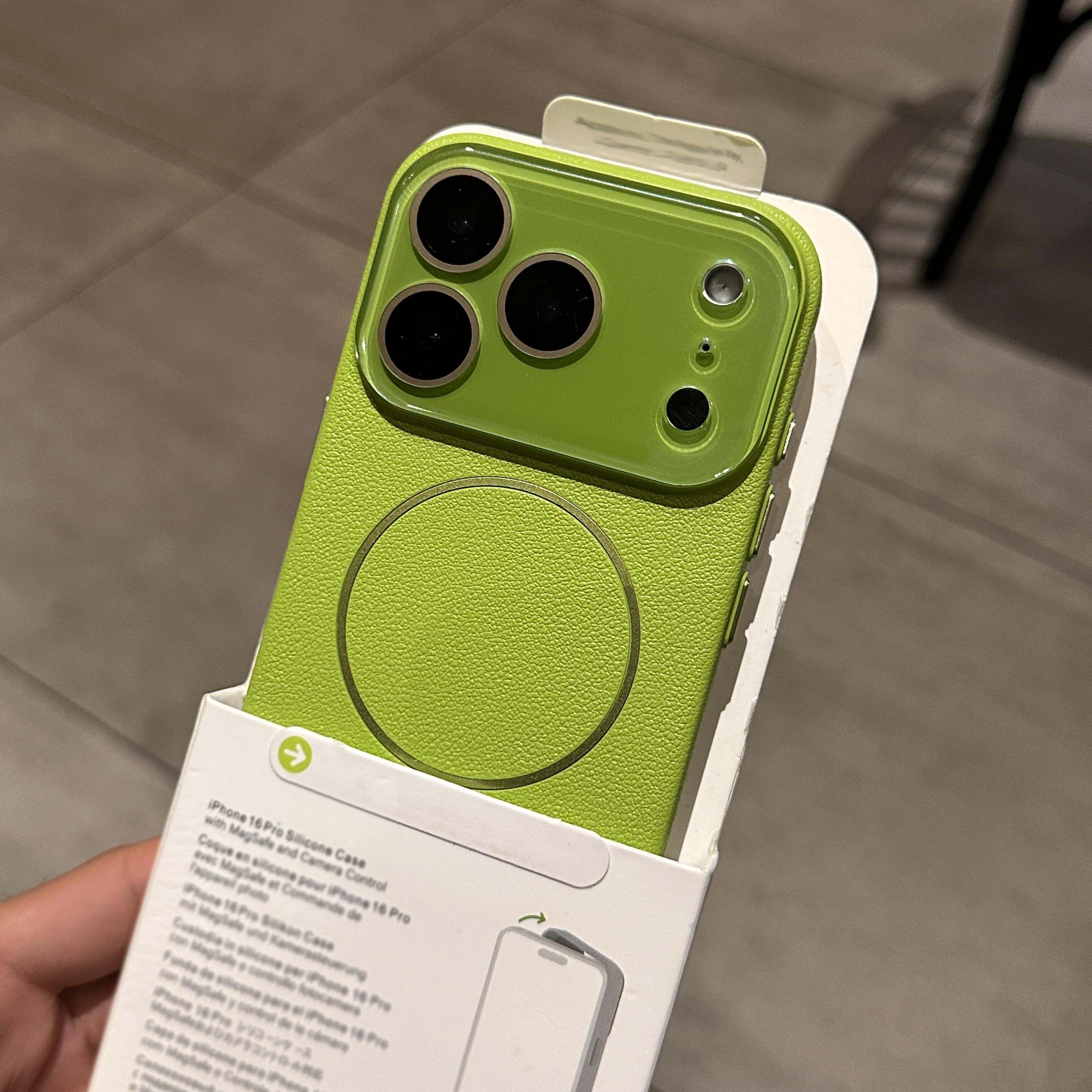 新款荧光绿荔枝纹理细圈磁吸无线充电适用苹果17pro手机壳iphone16promax高级感15pro镜头全包14plu