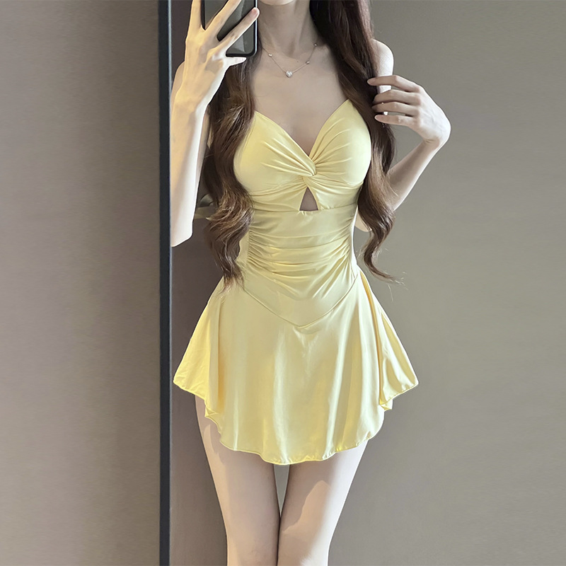 游泳衣女连体裙式 清新黄聚拢大码保守显瘦遮肚温泉平角吊带 热卖