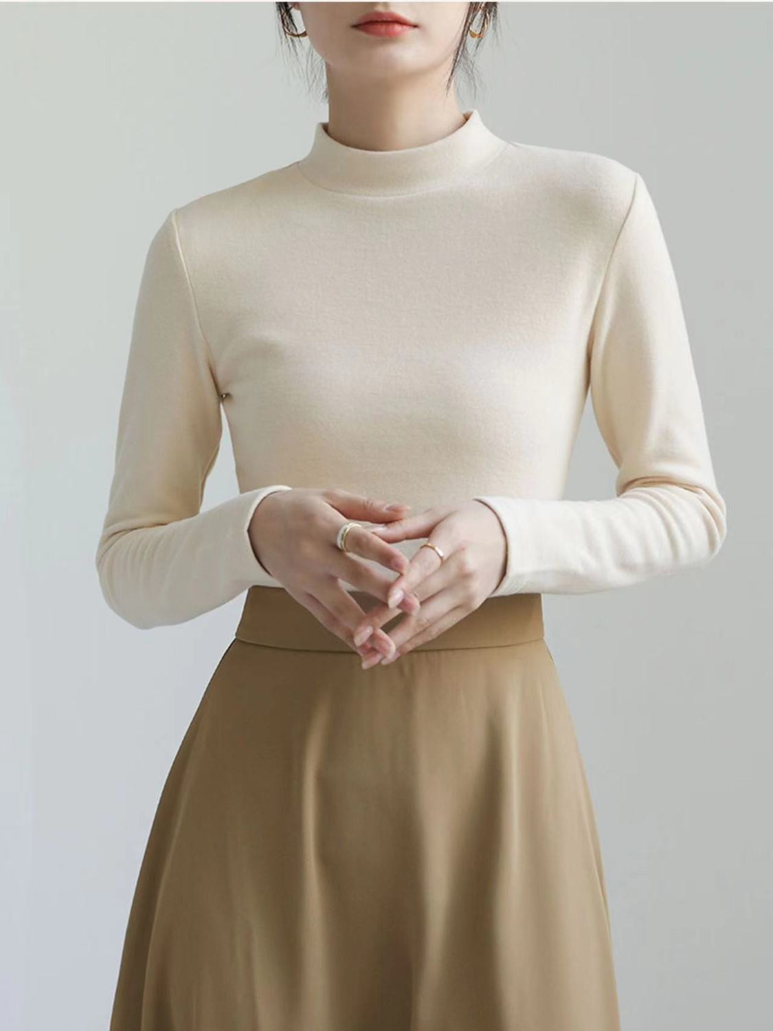 흰색 작은 스탠드 칼라와 벨벳 두꺼운 미드 칼라 티셔츠 반 터틀넥 타이트 탑으로 가을 겨울 여성용 독일 벨벳 바닥 셔츠