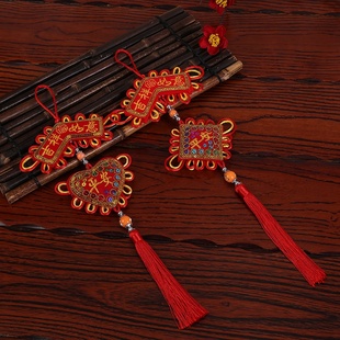 供应福串中国结流苏挂件出入平安刺绣绒布福字装 饰品春节用品批发