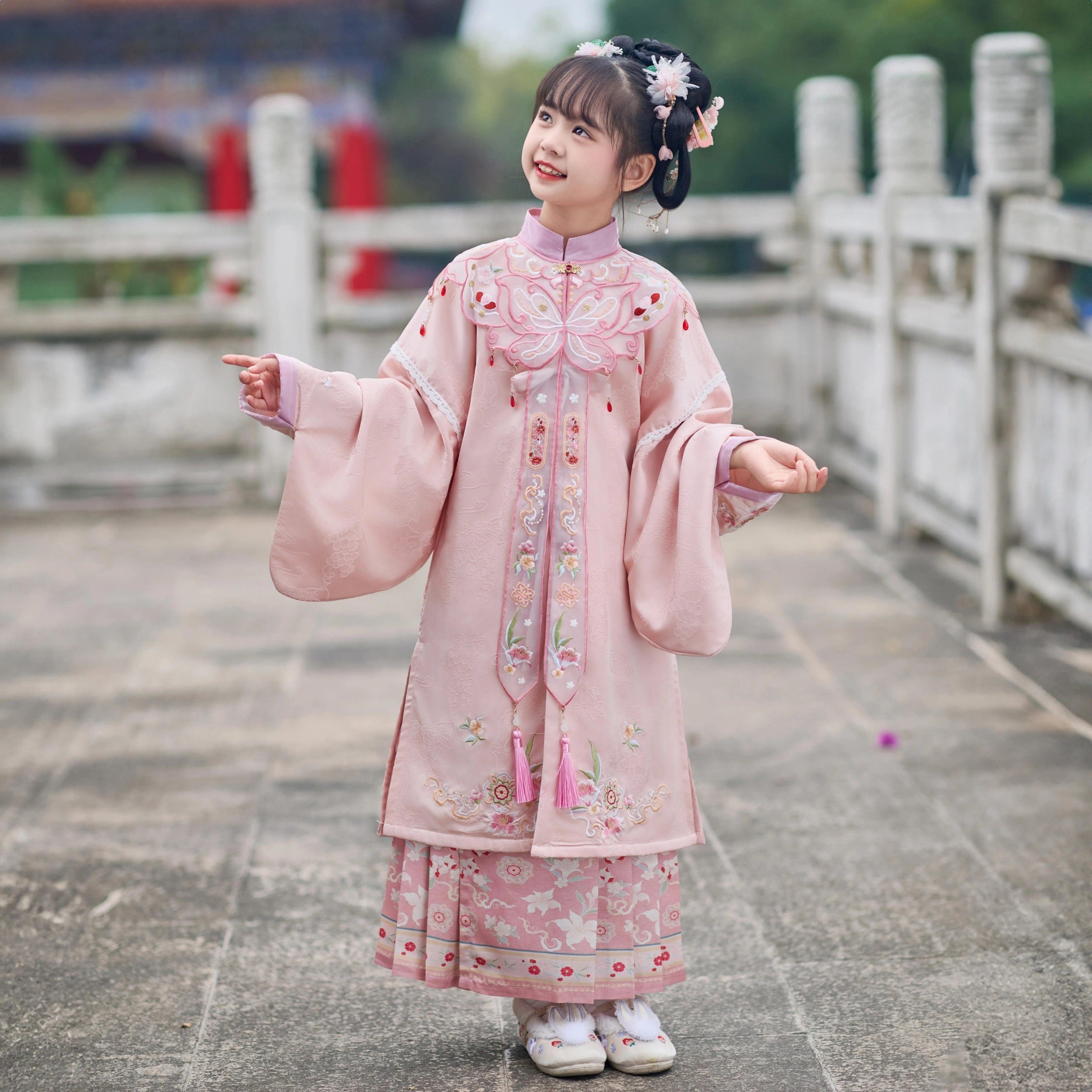 2025年春季女童儿童拜年服