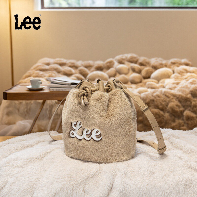 Lee毛绒复古水桶包斜挎包