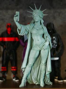 跨境热销tatue of Liberty elfie Figurine自由女神像自拍雕像