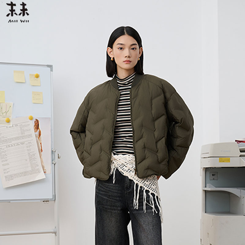 MIIWII末未25冬军绿色短款圆领菱格纹绗缝羽绒服女R254102