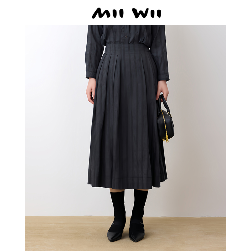 末未MIIWII24秋a字裙半身裙中长款女士百褶裙暗条纹摆裙Q243165