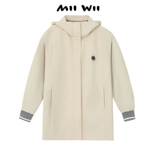 末未MIIWII23秋浅米杏简约连帽风衣外套女F233123 清仓 断码