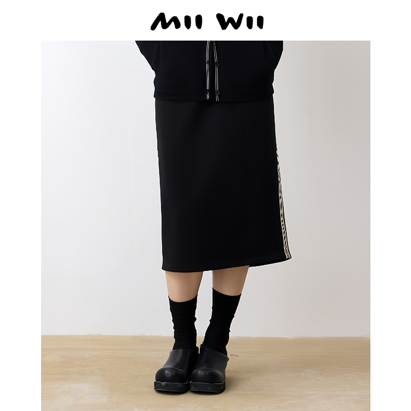 末未MIIWII24秋黑色百搭羊毛棉针织半身裙Q243303