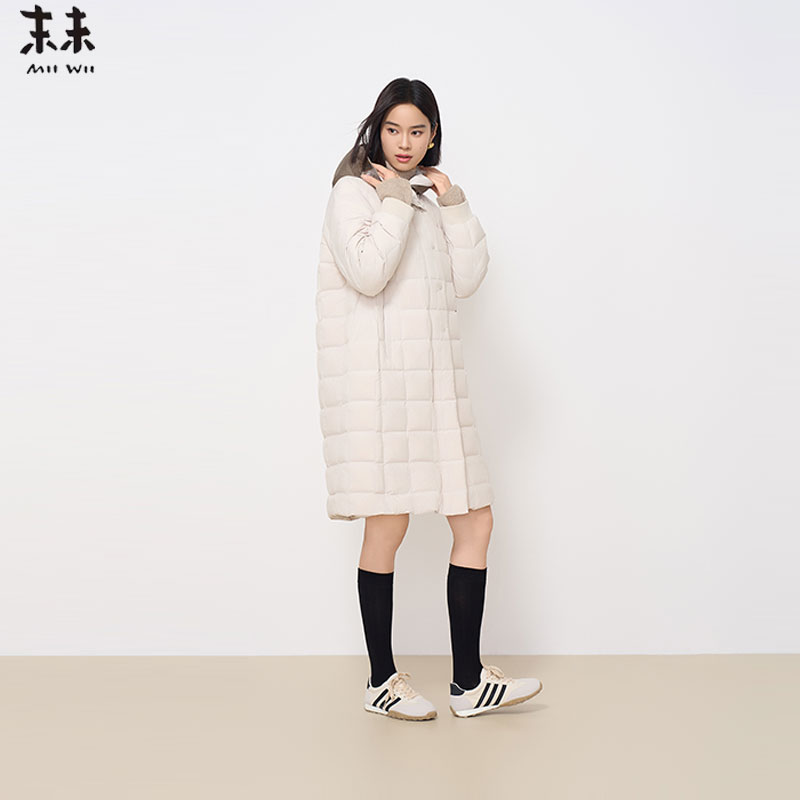 MIIWII末未24冬米色连帽长款外套拼色设计感茧型羽绒服女R244316