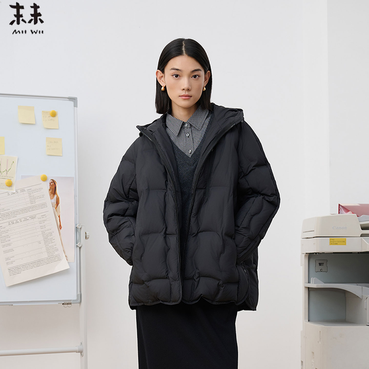 MIIWII末未25冬黑色连帽显瘦简约保暖外套肌理感羽绒服女R254330