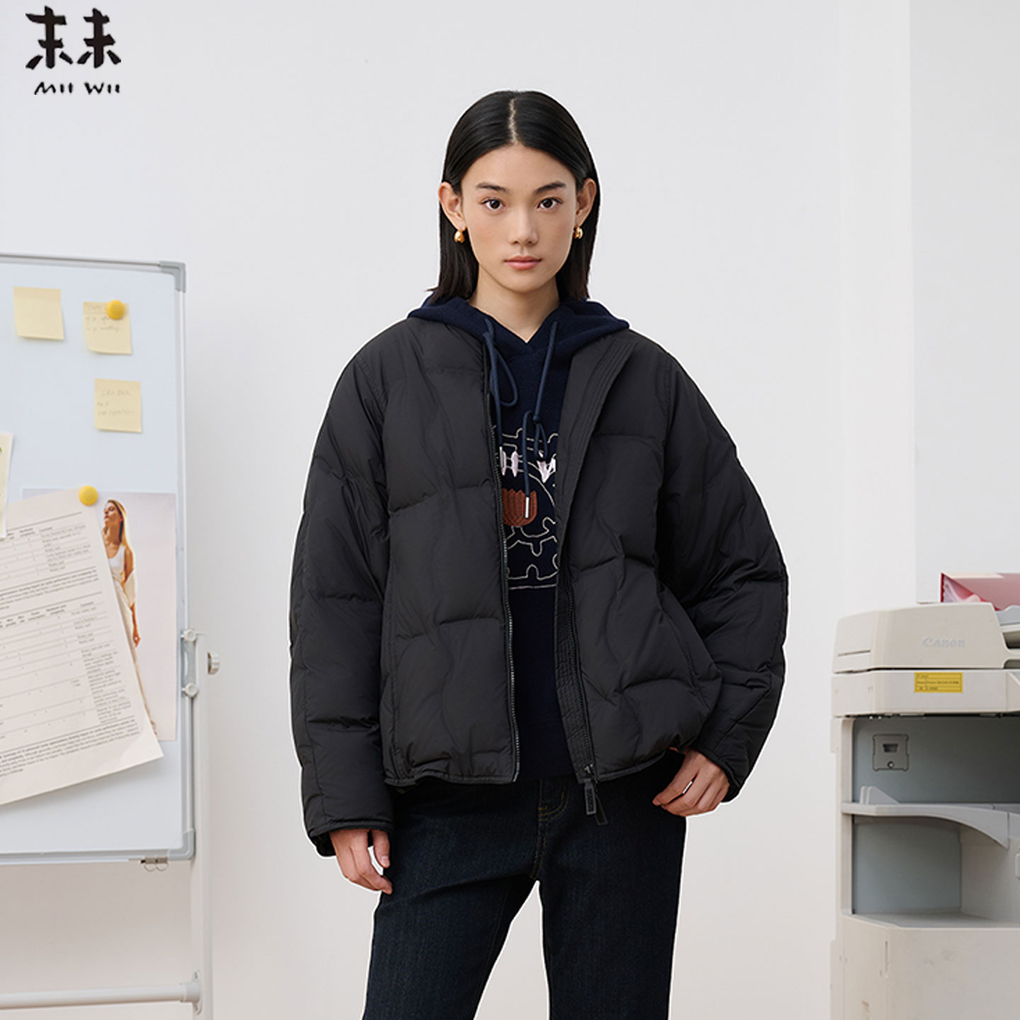 MIIWII末未25冬黑色圆领百搭短款通勤几何绗线羽绒服女R254331