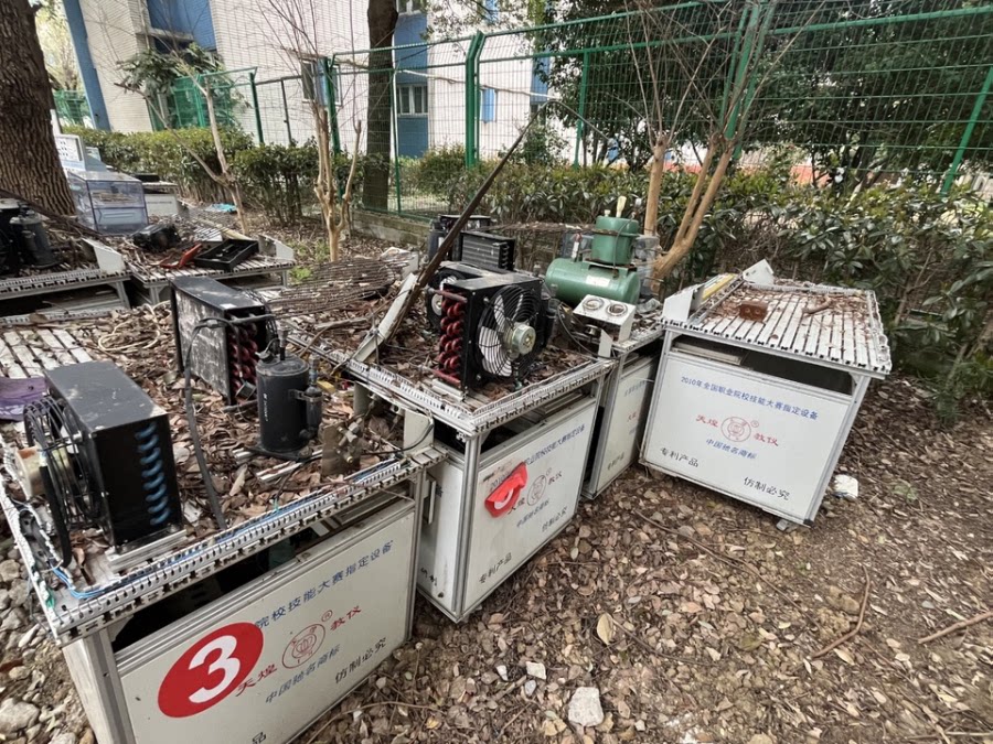 4月23日苏州江苏省张家港中等专业学校的废旧设施设备一批（实训教学设备、交换机、加工中心、课桌椅等）网络拍卖公告