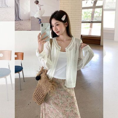 女夏季T恤新款2025纽扣白色圆领开衫上衣短袖设计感宽松镂空针织