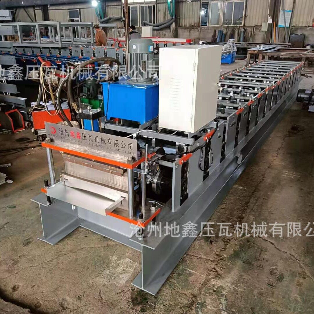 围挡板制作压瓦机钢围挡成型机新型钢围挡板压瓦机械设备