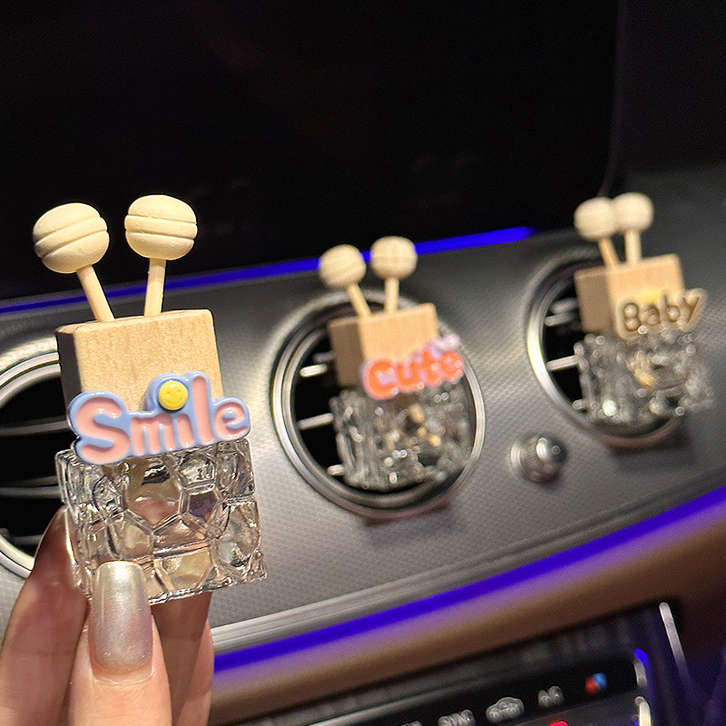 车载香薰2024新款出风口汽车香水