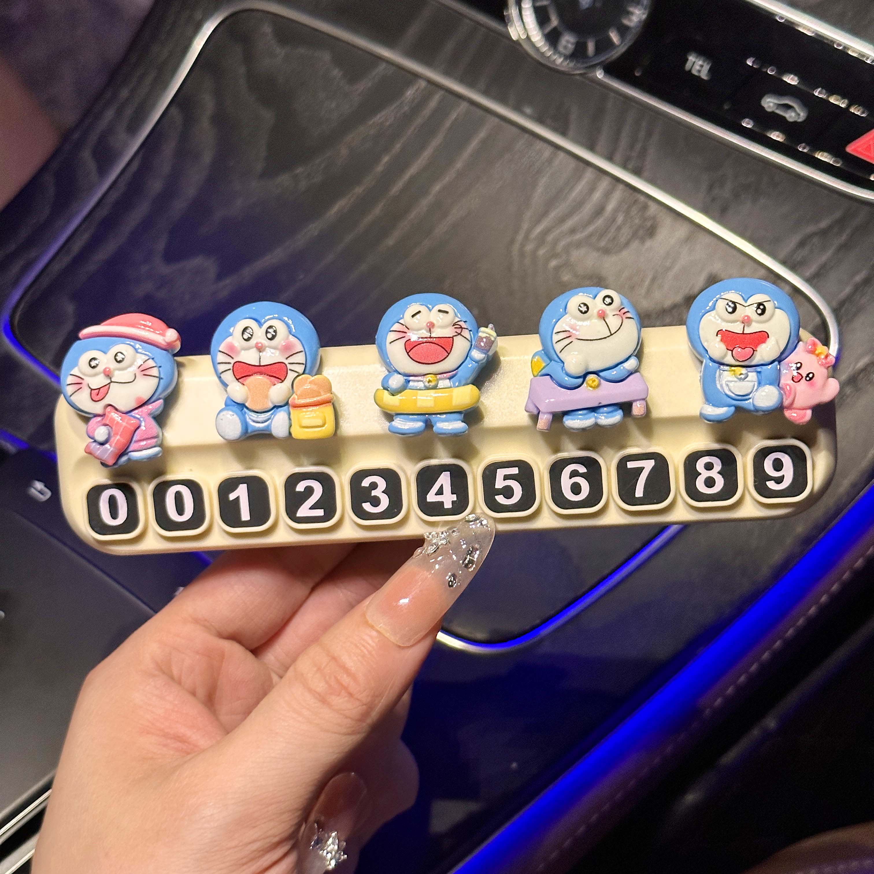 叮当猫新款挪车电话牌临时停车手机号码牌车上移车牌车载摆件可爱