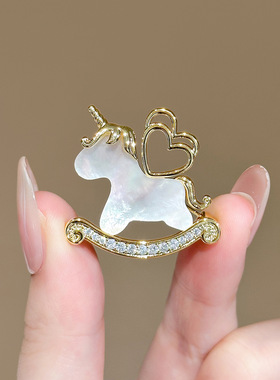 2026可爱独角兽女轻奢感别针小众优雅木马配饰新年礼物盘发器